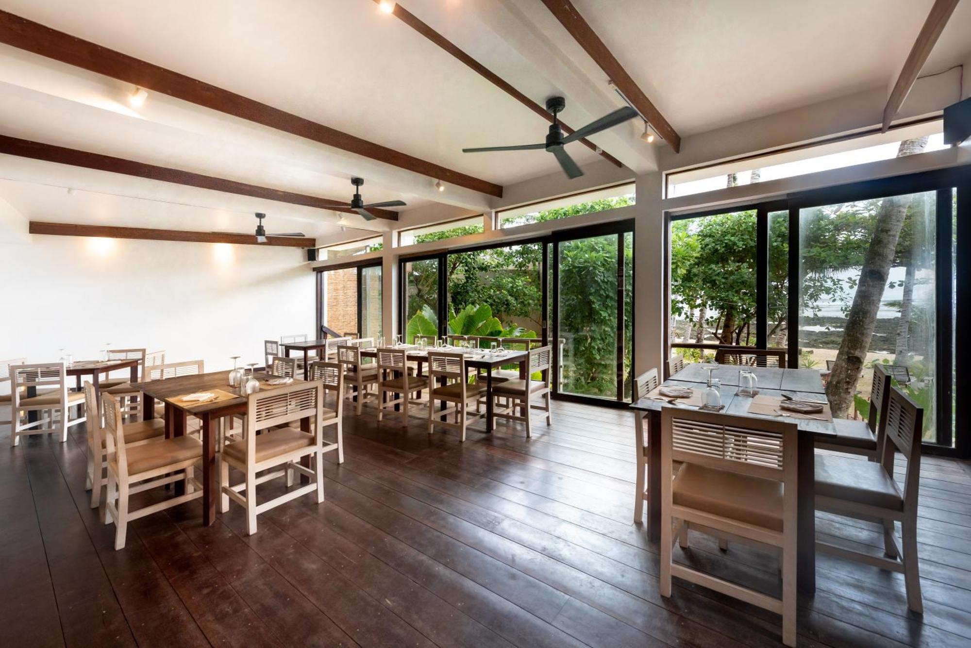 L'Osteria Luxe Beachfront B&B ゼネラル・ルナ エクステリア 写真